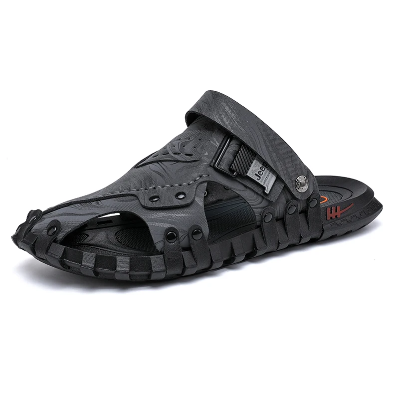 

The style of outdoor casual shoes with rubber soles, featuring simplicity and personality