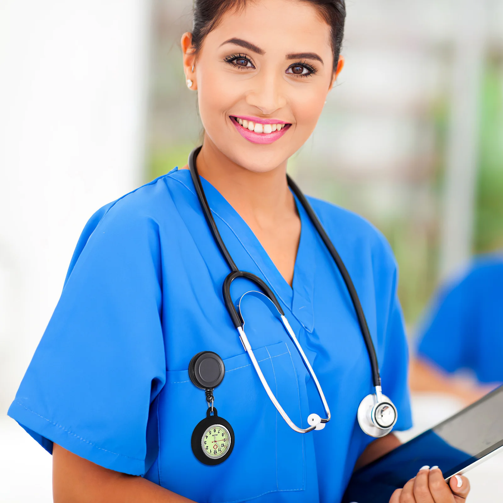 

Luminous Doctor Pocket Watch Clip-on Badge Reel Hanging Watch Durable Smiling Face Pattern Suitable for Students