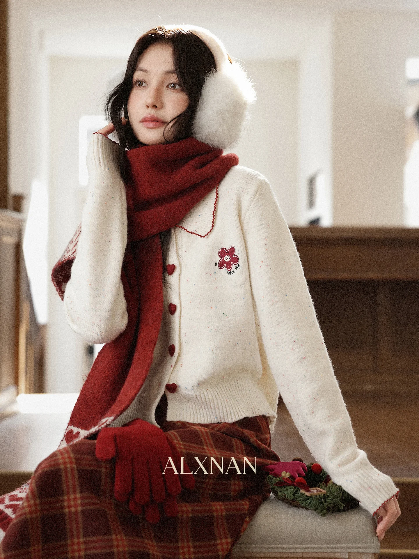 

Вязаный свитер Ele Ne для женщин, с длинным рукавом, осенне-зимний, светло-бежевый, кардиган, молодежный, омолаживающий эффект