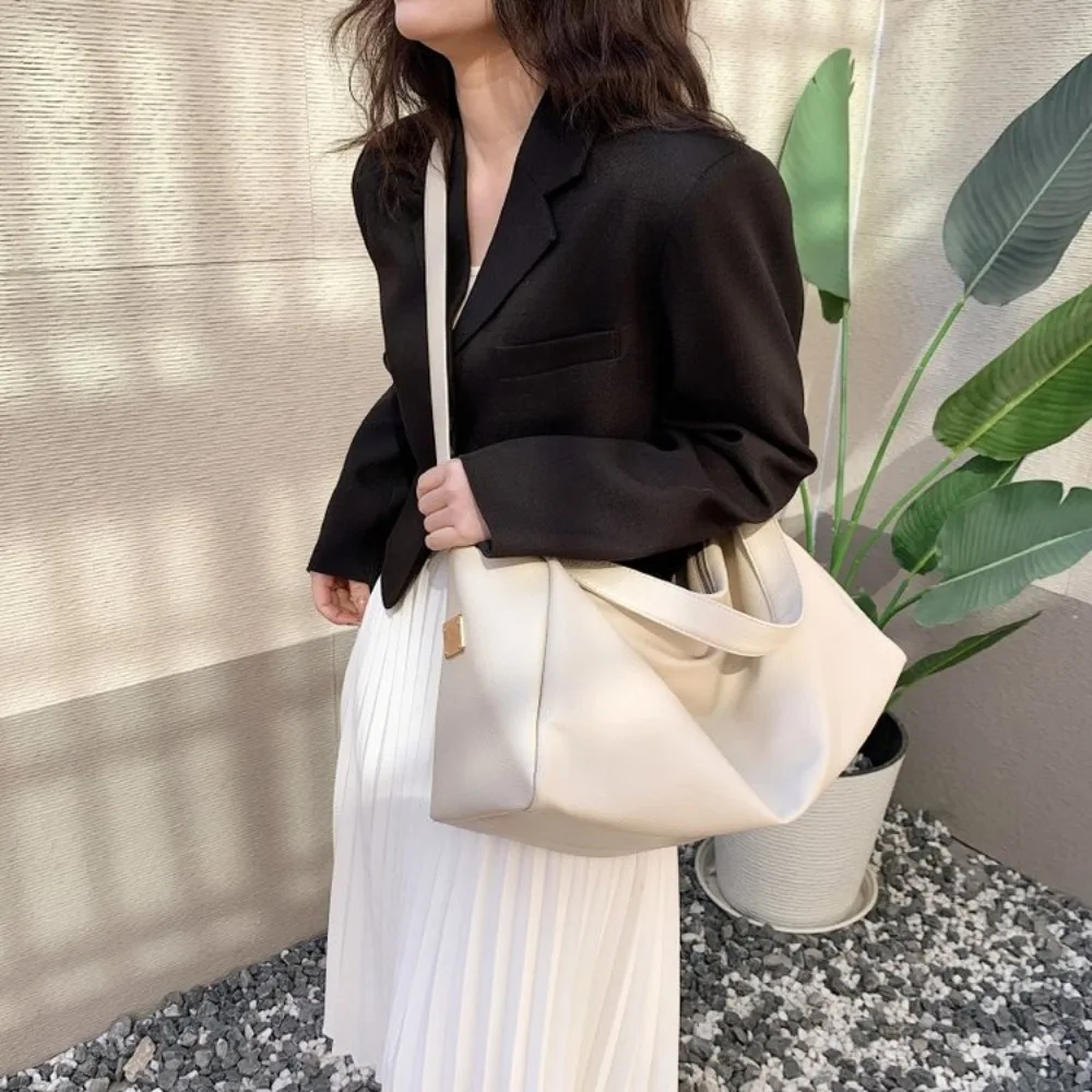 Women's Handbags Large Capacity Fashionable Tote Bag Versatile Stylish and Spacious Shoulder Bag for Daily Use Travel Bags