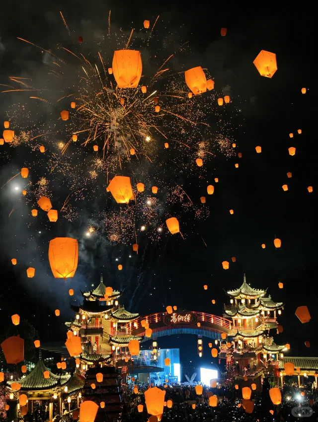 

Аппарат для удаления волос 2-в-1 с 3 длинами волн (755/808/1064 нм), мощностью 4000 Вт, диодный, с охлаждением (Ice Diode)