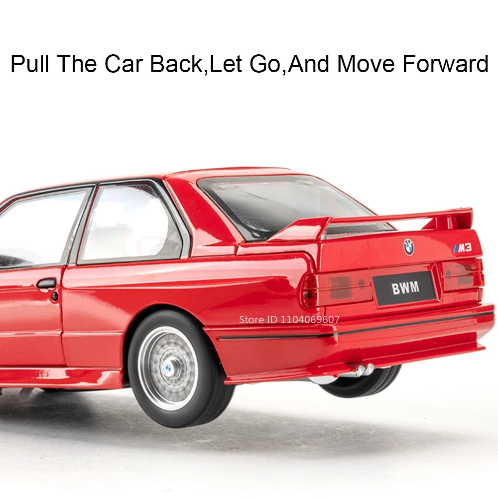 1:24 M3 Modelli di auto giocattolo in miniatura Lega pressofusa Suono Luce Porte aperte Assorbimento degli urti Tirare indietro Mini veicoli per i regali dei ragazzi