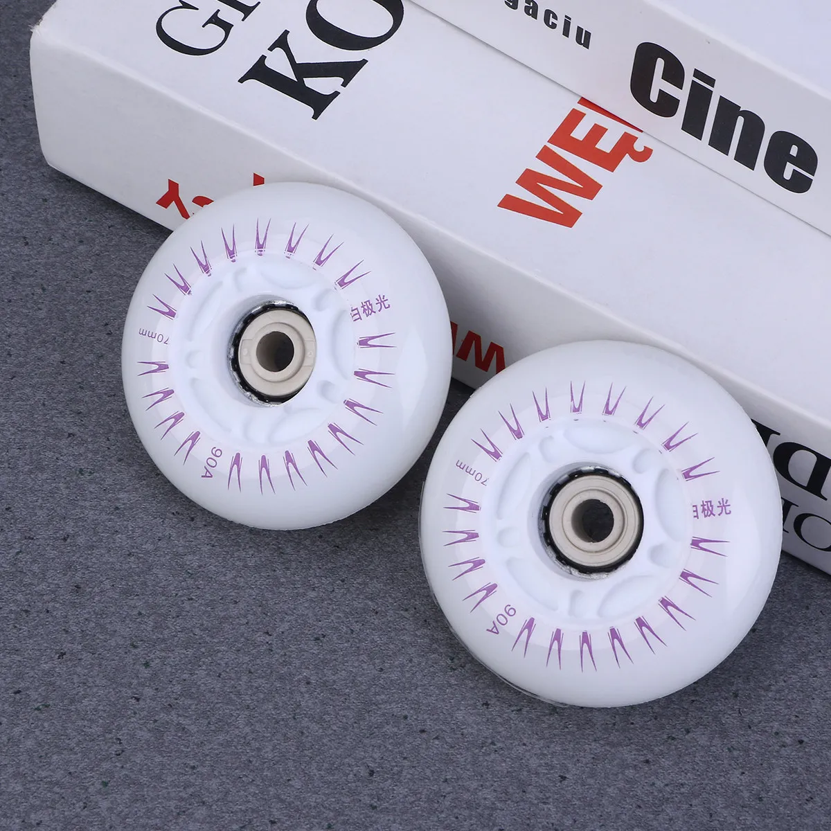 

2Pcs Flash Roller Skating Wheels 70Mm 90A Hardness Color Changeable Outdoor Skate Accessories Night Glow Roller Skate