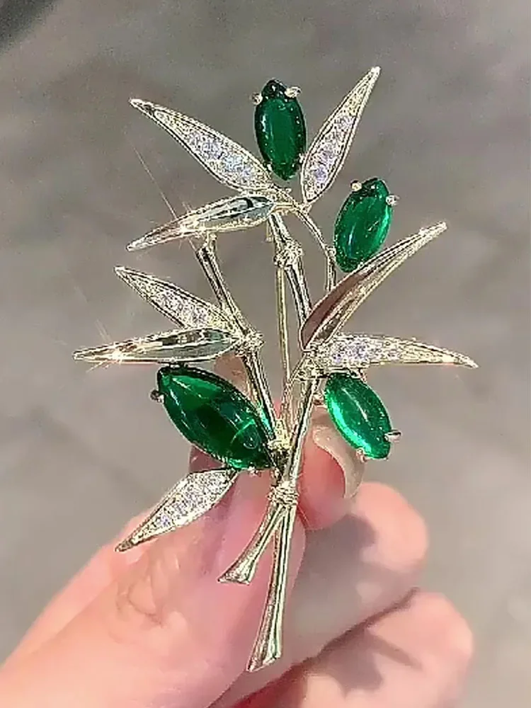 Luxury Green Crystal Bamboo Leaf Brooches for Women Elegant Plant Rhinestone CZ Zircon Needle Clothing Accessory Pins