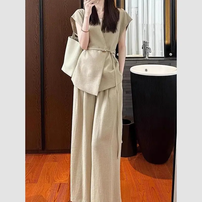 

Fashion Women's Set for Spring and Summer Korean Style with a High-end Feel and a Khaki Vest and Casual Pants Two Piece Set
