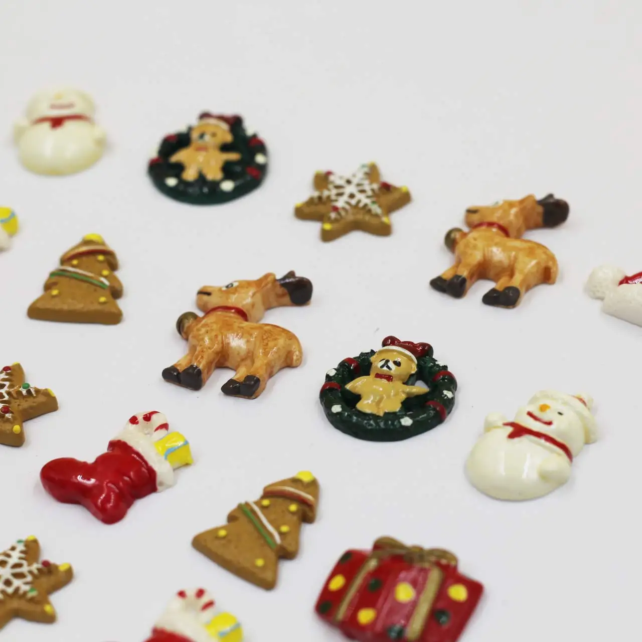 100PCS Mix Random Multi-shape Christmas Theme Flatback Resin Charm Cameos 15-30mm DIY Handicrafts Decoration Jewelry Accessories