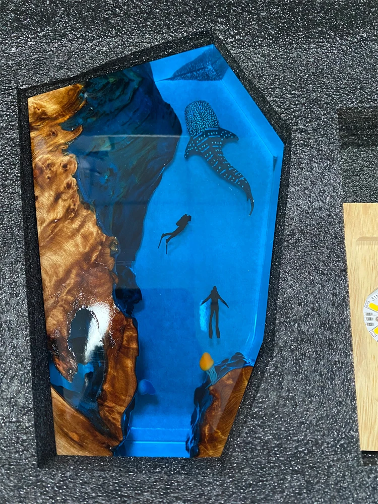 Ocean Theme Resin Light Creative Artistic Beautiful Night Light Craft Decoration USB Table Lamp Whale Divers Element