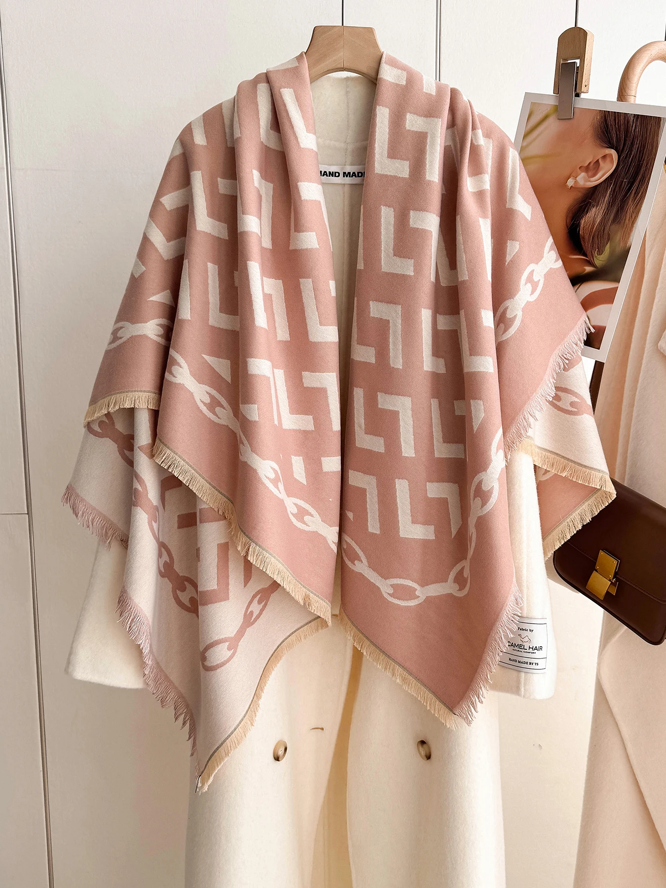 Chain & Letter Print Reversible Shawl, Soft Camel Hair Feel Tassel Blanket Scarf, Warm Wrap for Women Fall Winter Outfit