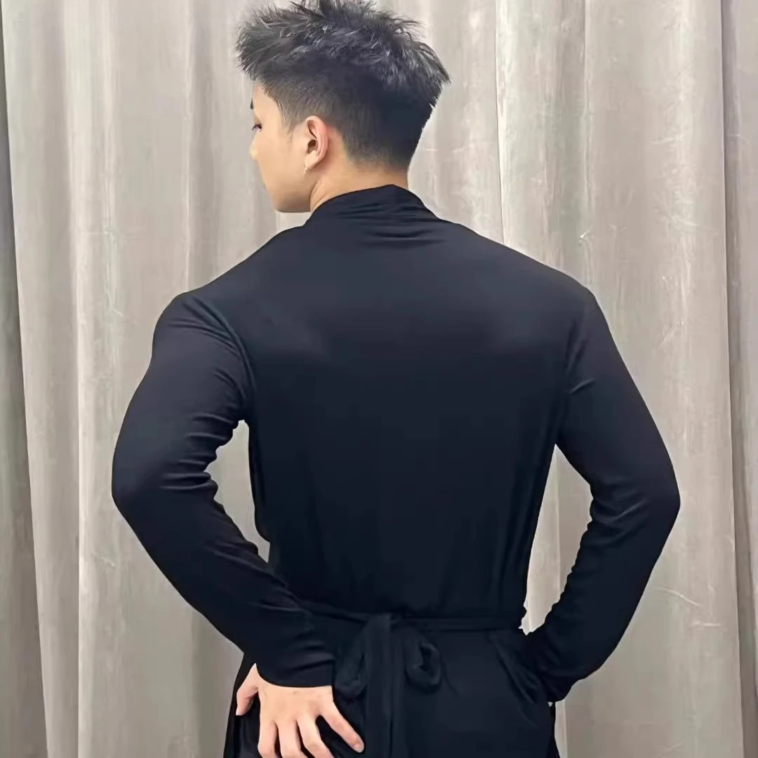 زي رقص معيار وطني لاتيني للبالغين مخصص للرجال بأكمام طويلة وعميق على شكل حرف V ملابس أداء احترافية