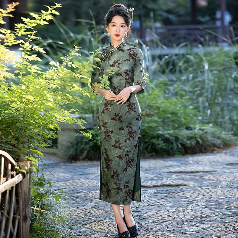 

High End Temperament Cheongsam 2024 Autumn New Item Tie Dyed Velvet Improved New Chinese Style Qipao Dress