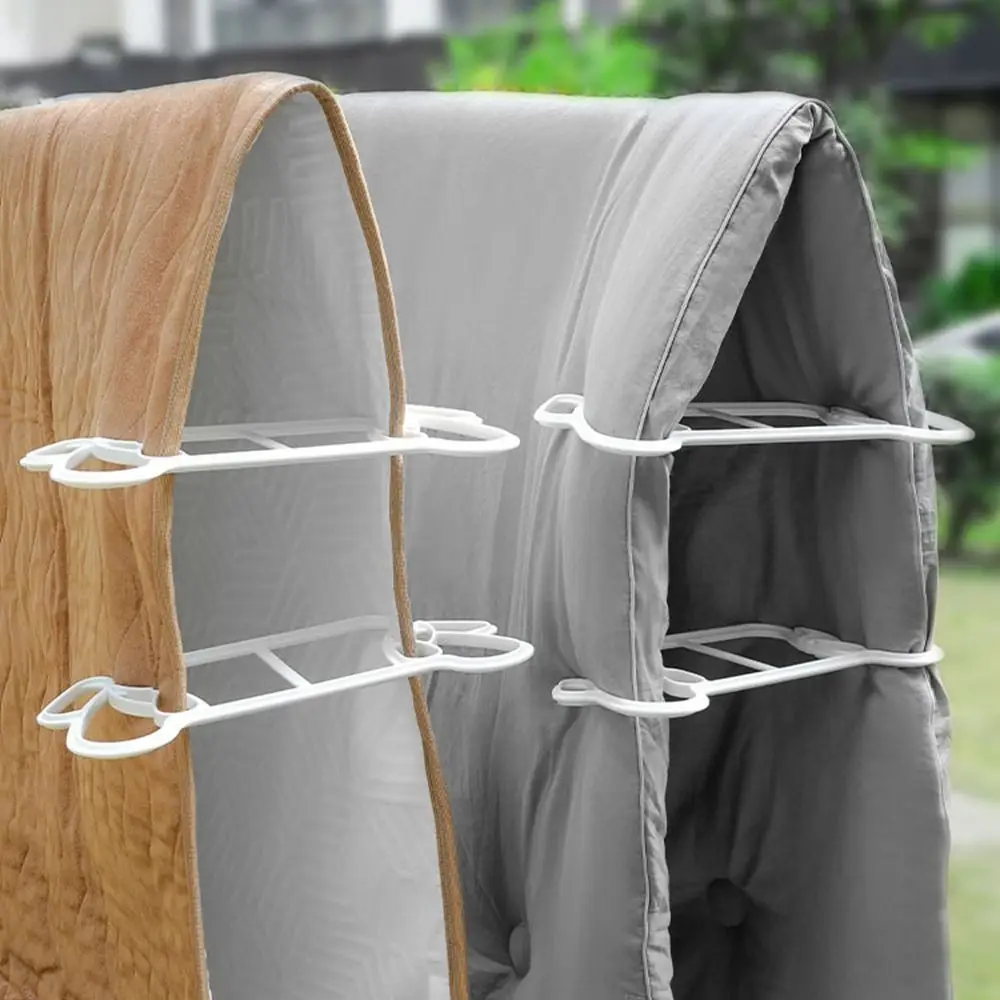 

4Pcs Durable Plastic Quilt Hanging Bracket White Anti-slip Ventilated Bracket Set Windproof Large Quilt Clip Comforter