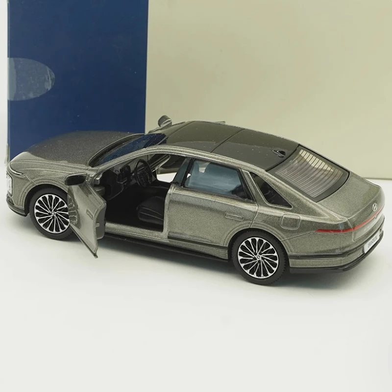 Moulé sous pression 1:38 échelle GRANDEU R tirer voiture alliage Simulation modèle de voiture adulte enfants passe-temps Collection décoration garçon cadeau affichage