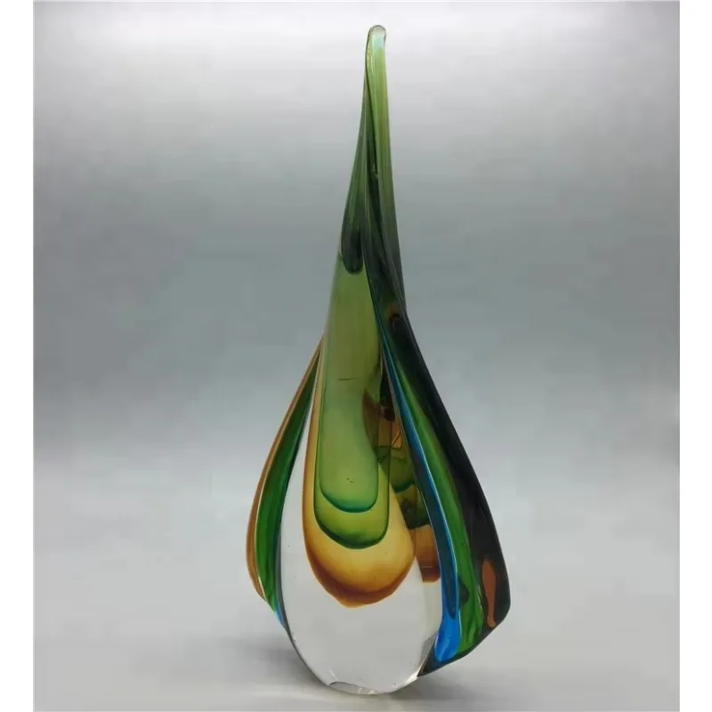 Hand-blown glass teardrop handicrafts are colorful and high-value