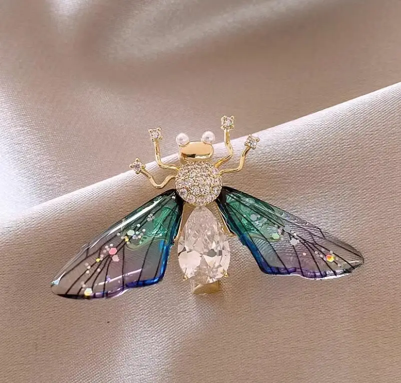 Fashion Resin Transparent Wings Bee Brooch For Women Delicate Design Little Insect Lapel Pins Crystal Animal Badge Jewelry Gifts