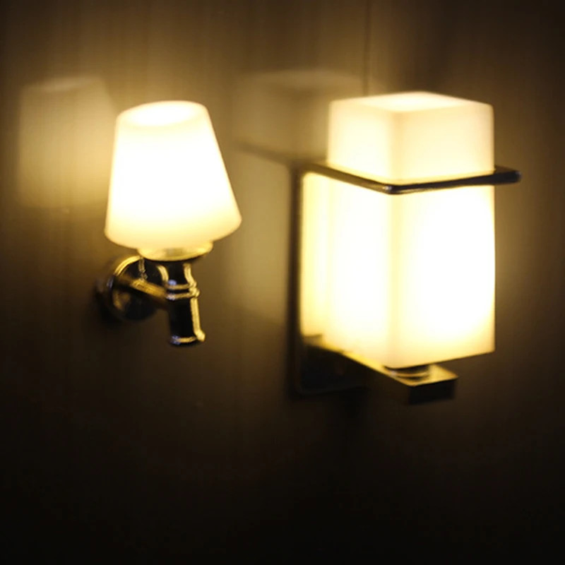 1Pc 1:12 Lampade da parete in miniatura per casa delle bambole Modello di luce a LED Giocattolo Mobili per casa delle bambole Accessori per la decorazione della casa (senza batteria)