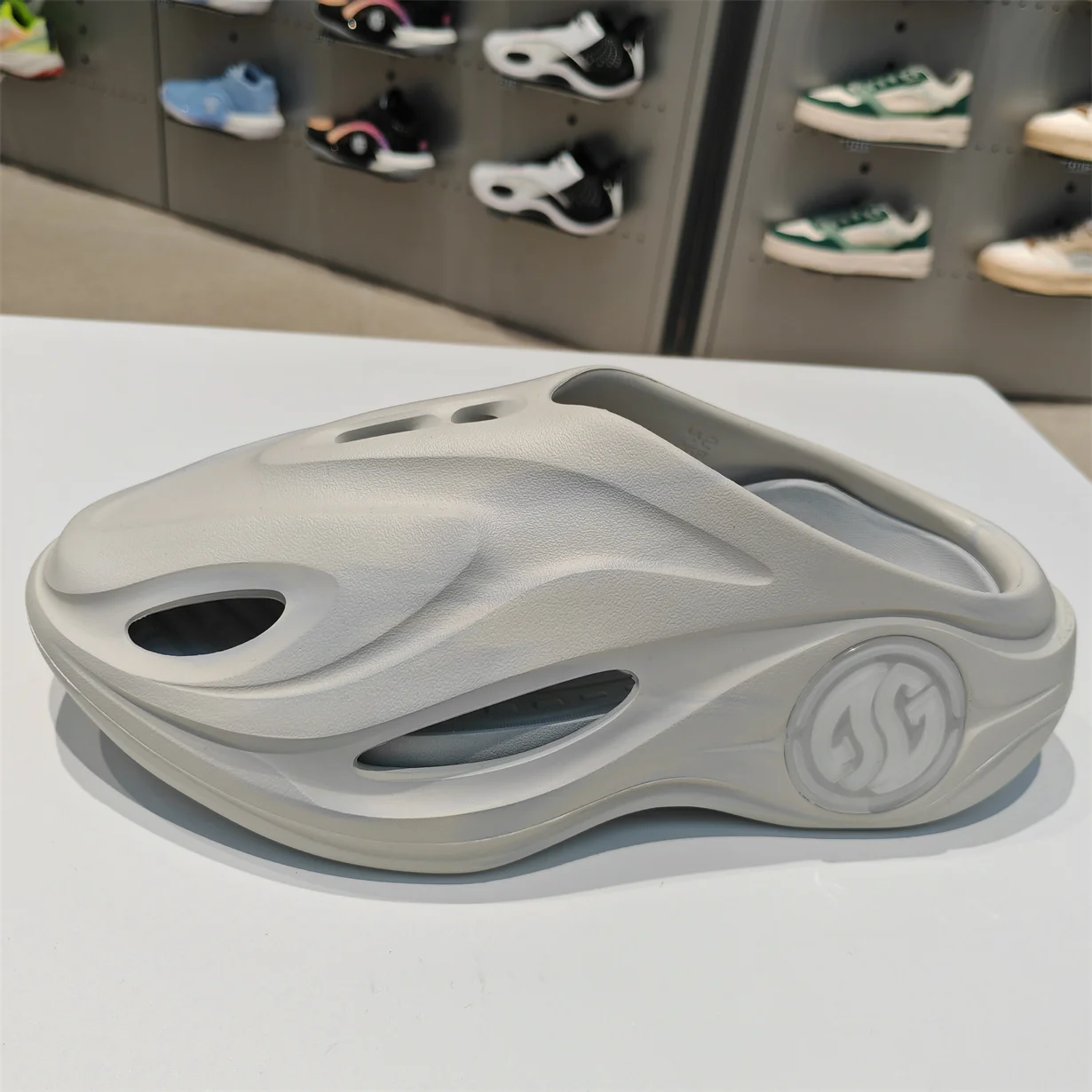 รองเท้าบาสเก็ตบอลผู้ชาย 36 °   รองเท้ากีฬาแบบมีรู น้ำหนักเบา กันลื่น ระบายอากาศได้ดี สวมใส่สบาย เหมาะสำหรับฤดูร้อน ปี 2025