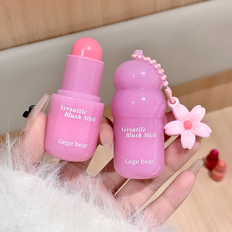 Gege Bear Bastão de blush multiuso com brilho de água estilo coreano, hidratante e suave e sedoso, blush com brilho de água de dupla utilização e pingente de matiz labial