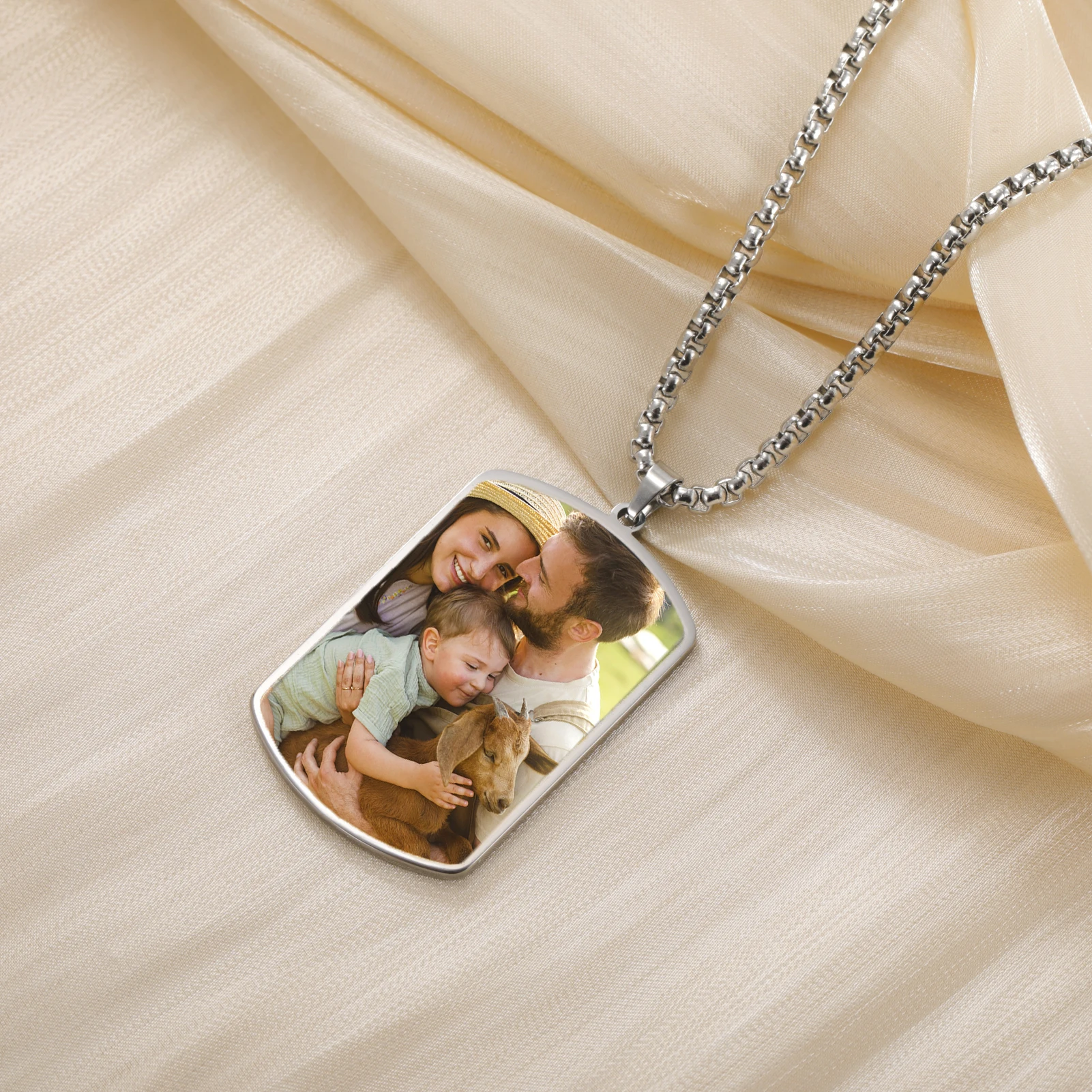 

Custom Family Photo Necklace Rectangular Locks Moments Family Affection Freezes Warm Moments Family Suitable Family Loved Ones