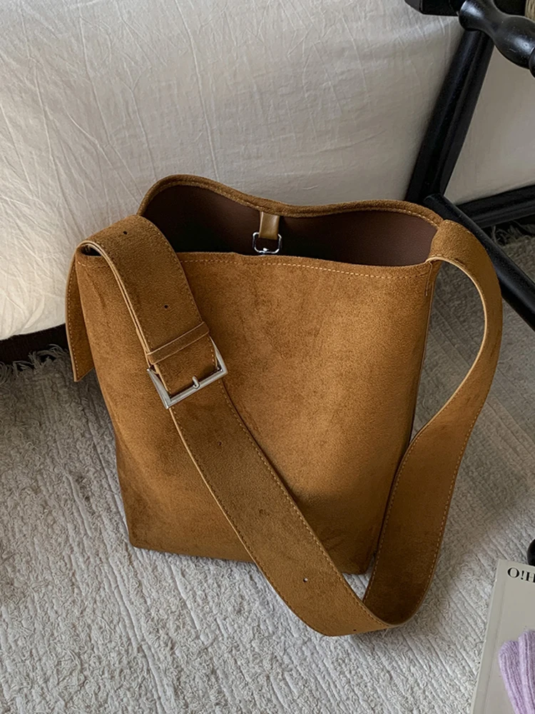 

Женская сумка на одно плечо в стиле ретро, новая осенне-зимняя замшевая сумка-тоут, большая вместительная универсальная сумка-ведро через плечо