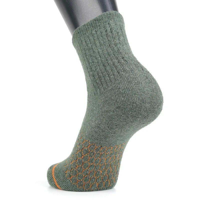 Wool Socks with High Saturated Color Matching Design for Men and Women Wear Socks Every Day.