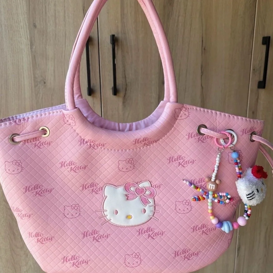 حقيبة يد HelloKitty Sanrio Anime الجديدة ذات سعة كبيرة للسفر والتعبئة متعددة الاستخدامات حقيبة نسائية عصرية لطيفة هدية عيد ميلاد kawaii