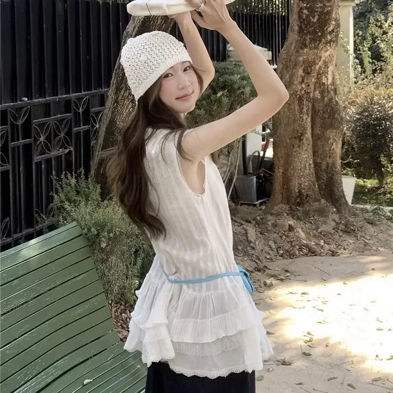 Women's White Lace Ruffled Sleeveless Blouse, V-Neck Tiered Peplum Tank Top, Casual Summer Lace Trim Babydoll Shirt