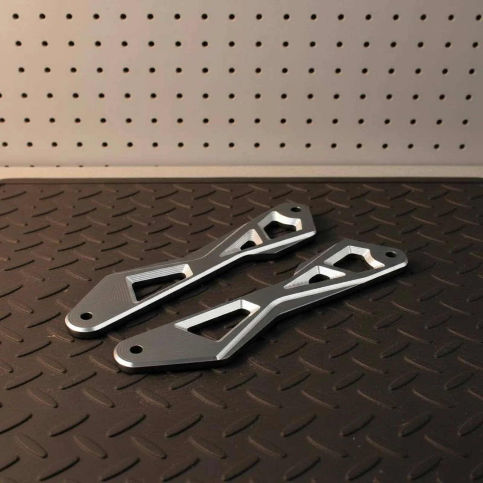 

Slim Windshield Bracket Rounded Mounting Holes Aluminum Windshield Bracket Vehicle Part Long-Lasting Metal