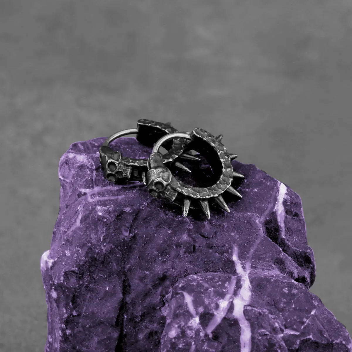 Vintage neutrale schwarze Schädel Nadel Creolen hypo allergene Ohrringe Punk Biker Motorrad Rock Männer Frauen Schmuck Zubehör