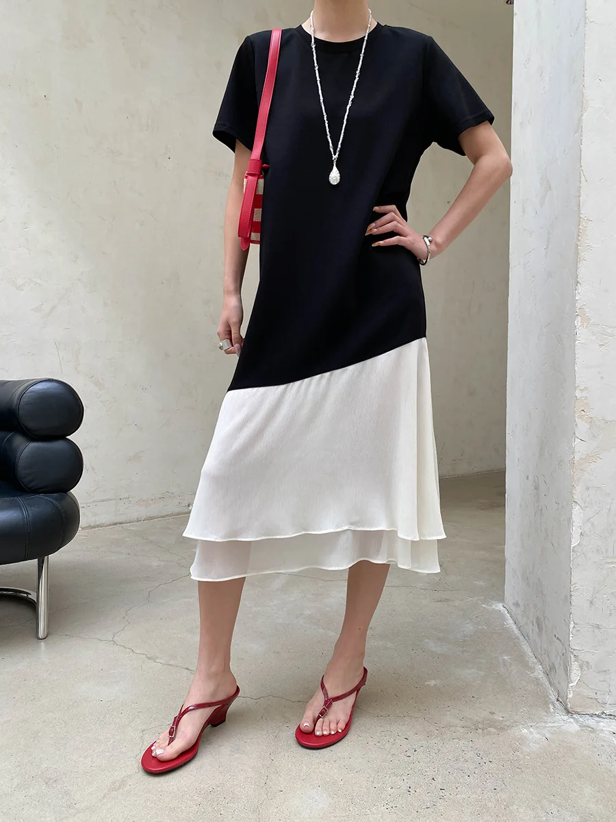 Sommerliches Damen-T-Shirt-Kleid in unifarbenem, modischem, unregelmäßig geschnittenem, lockerem und schlank machendem Design. – Detail 6