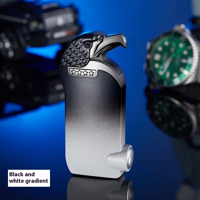 Geprägt mit kleiner Taschenlampe, winddichtes Metallfeuerzeug, personalisiertes Gasfeuerzeug mit Direktladung