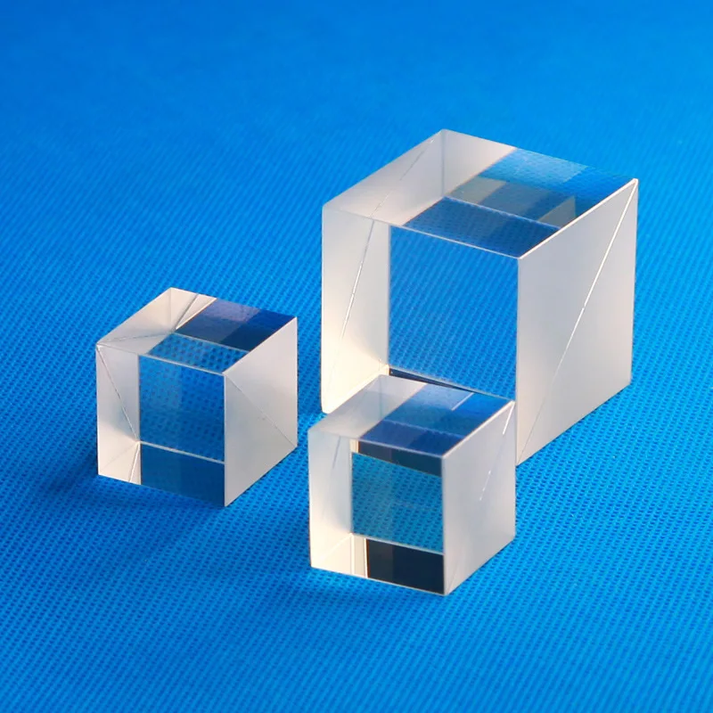 Prismi divisori a raggi cubici Banda larga a infrarossi 600-1100 nm Pellicola ad alta trasmittanza Semitrasparente e semiflettente