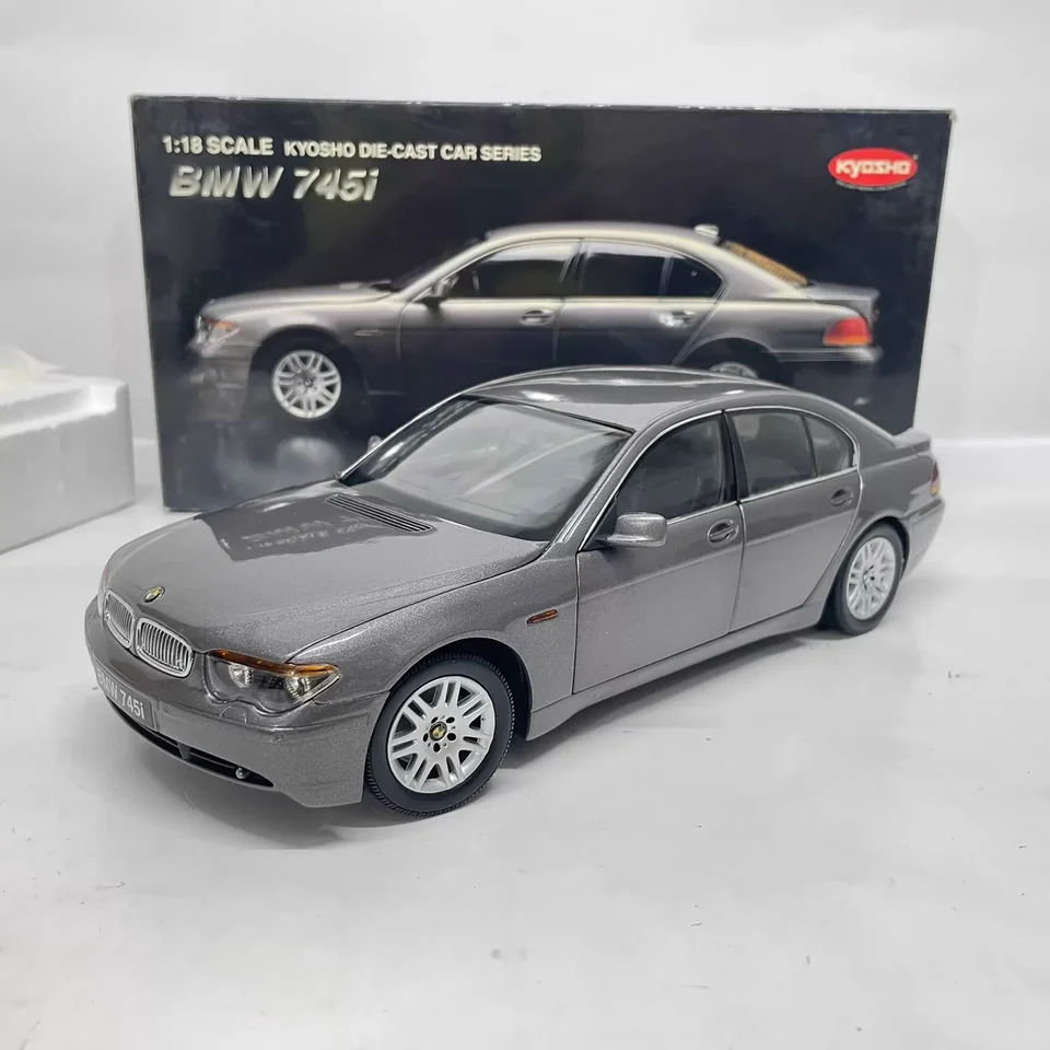 Kyosho Die-cast 1:18 Scale BMW 745i E65 Sedan Simulated Static