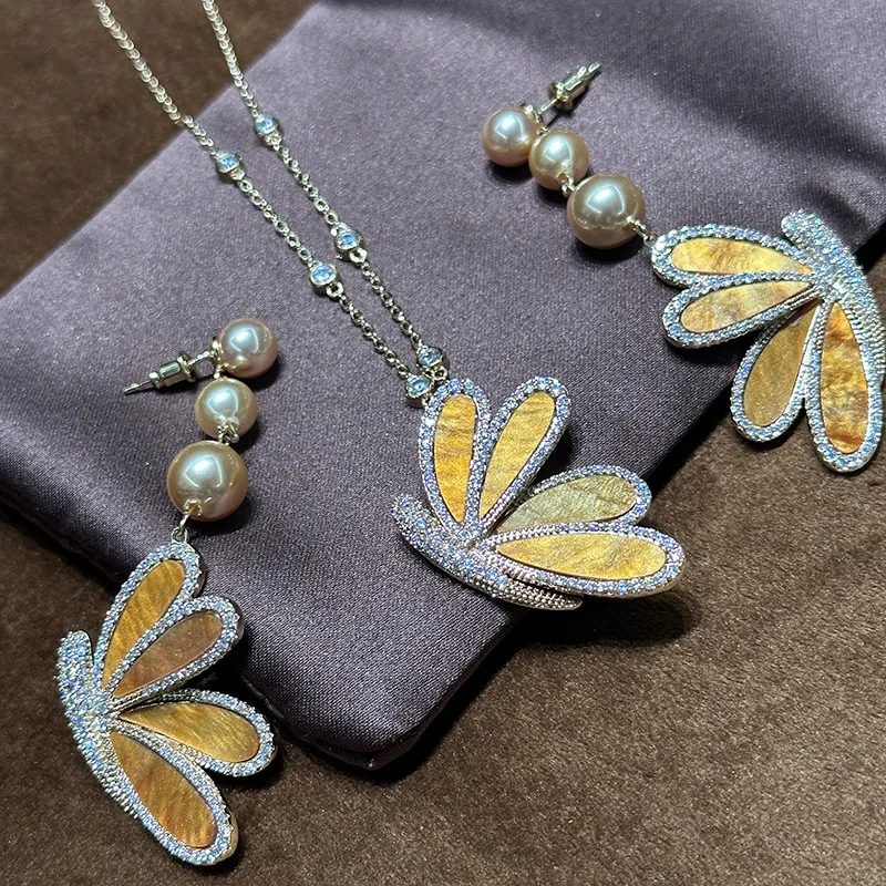 

Women Butterfly Mother-of-pearl Zircon Earrings Necklace Set 2025