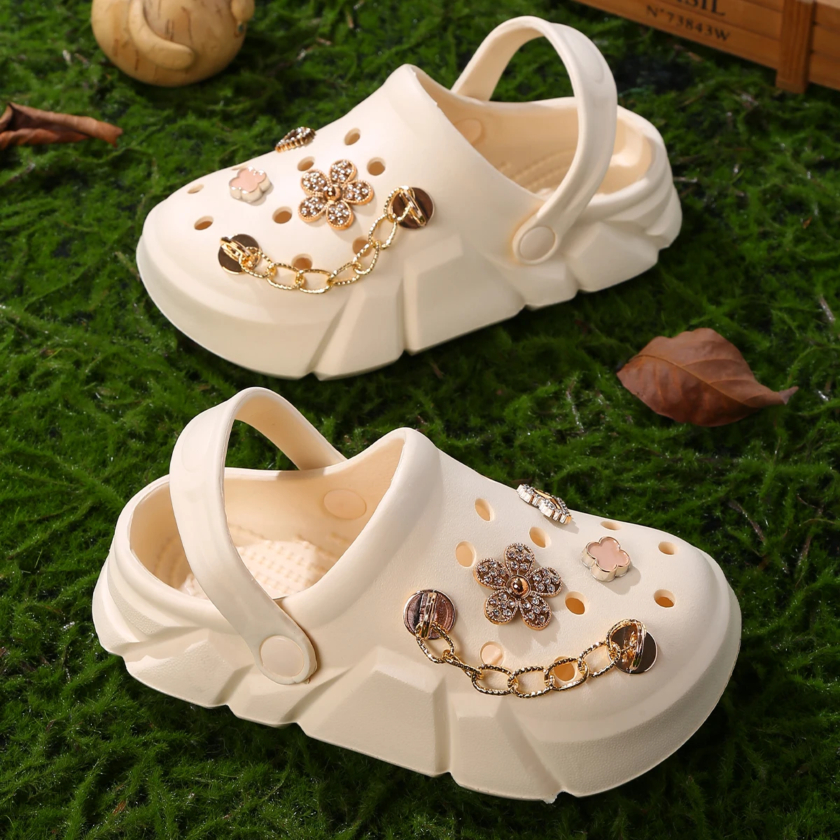 Girls\' 3D Floral & Chain Decor Clogs, Platform Soft Sole Closed Toe EVA Home Garden Clog Shoes, Breathable Beach Sandals