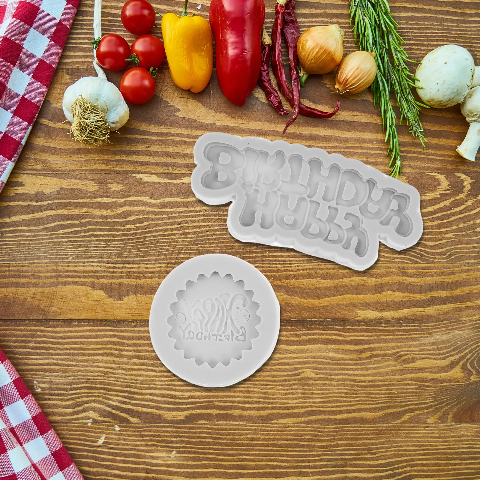 قطعتان من قوالب السيليكون الآم - مراجعة Silicone Cake Mold وسعره