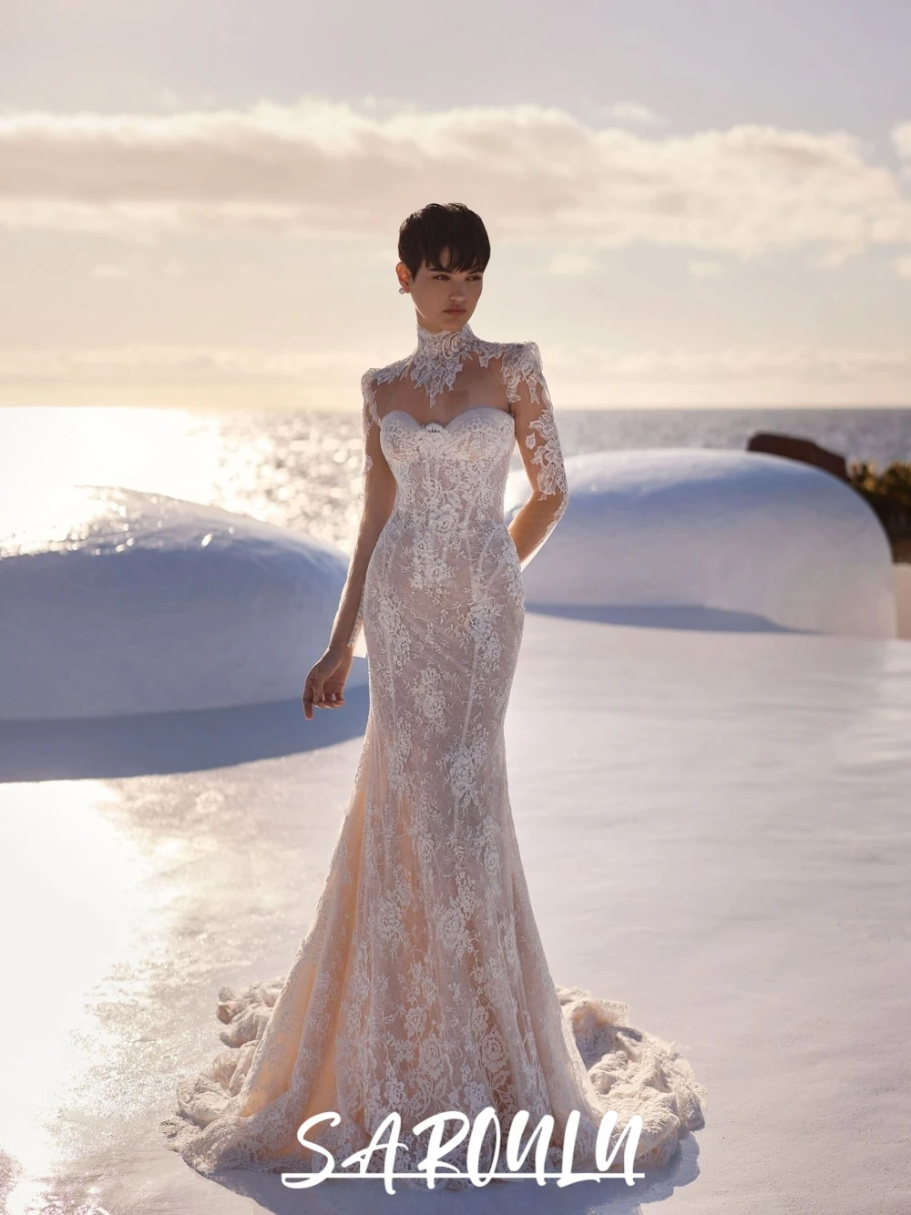 

Modest Fully Lace Classy Wedding Dress Long Sleeves High Neck Customized Bride Wear Gorgeous Appliques Buttons Back Bridal Gown