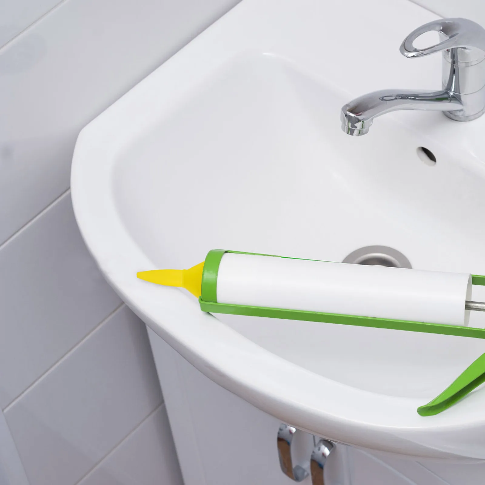 

8Pcs Caulking Nozzle Replacement Flat Spray Tips Reusable Applicator Sprayer for Sausage Caulk Gun Exterior Wall Seam Sealing