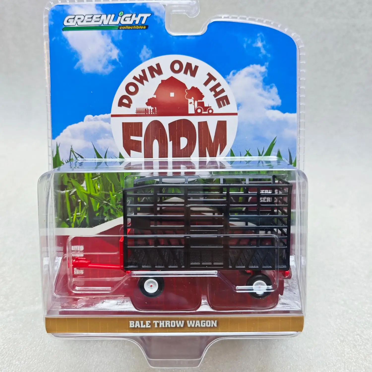 

1:64 Farm Series 8 - Bale Throw Wagon Large Bale Tossing Vehicle - Black and Red Alloy Model