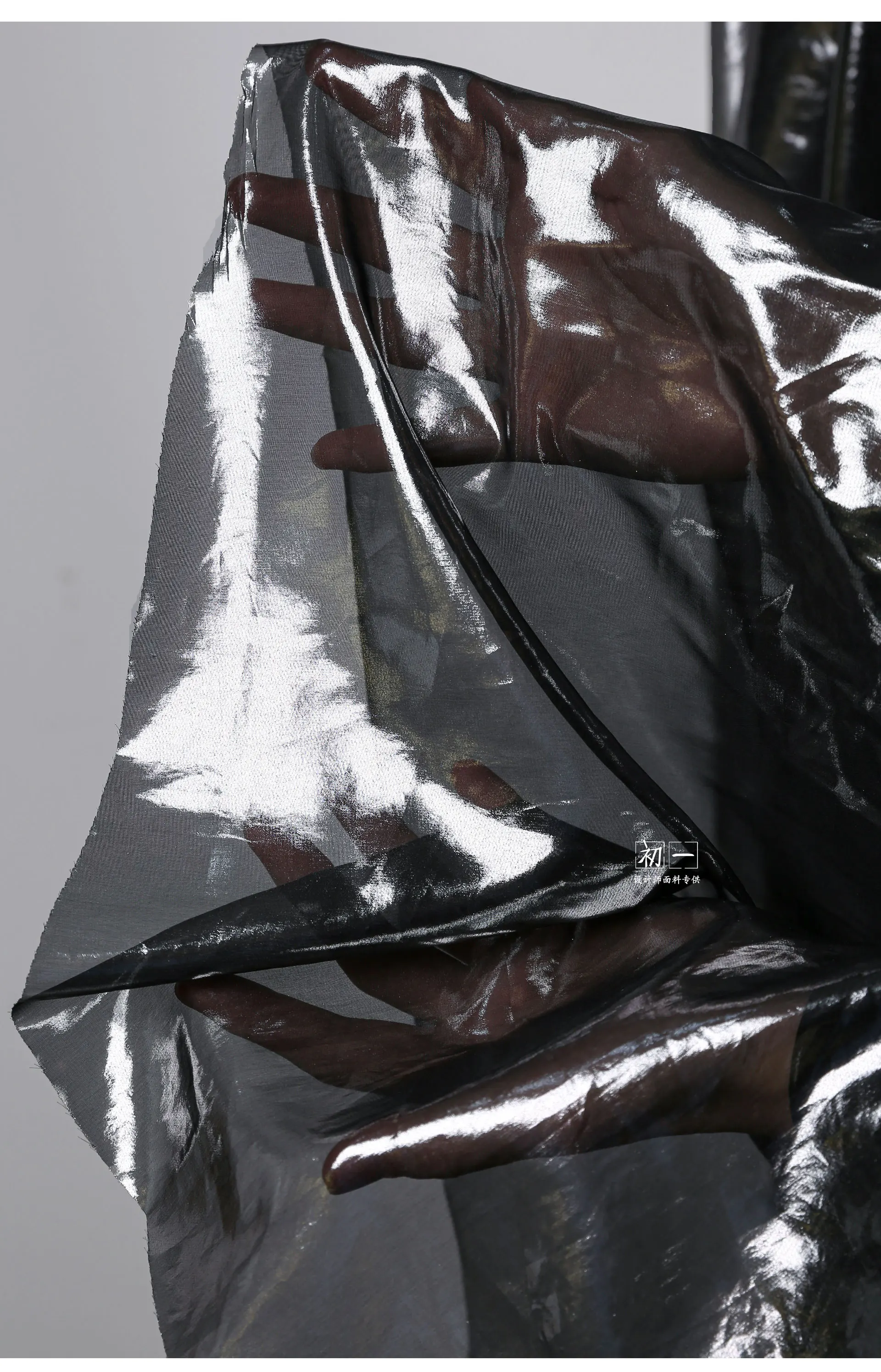 Schwarz-Silberner Metallischer Tüll zum Bügeln, Silbernes Bastelnetz, Leichter Kreativer DIY-Rockstoff, Dekorativer Designerstoff für Kleidung – Detail 15