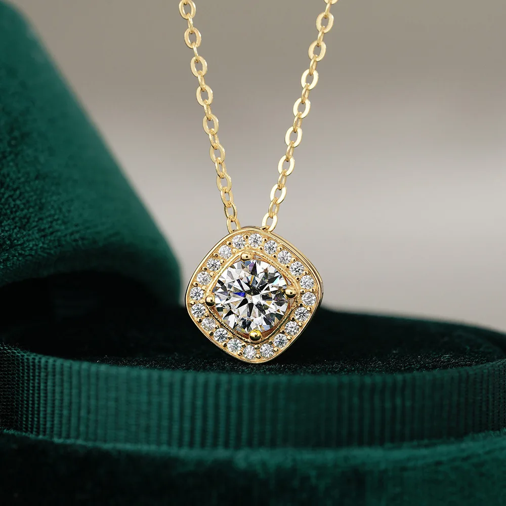 

18K Gold Inlaid Pendant Moissanite Necklace for Women Platinum PT950 Diamond Classic Fashion Square Collarbone Chain