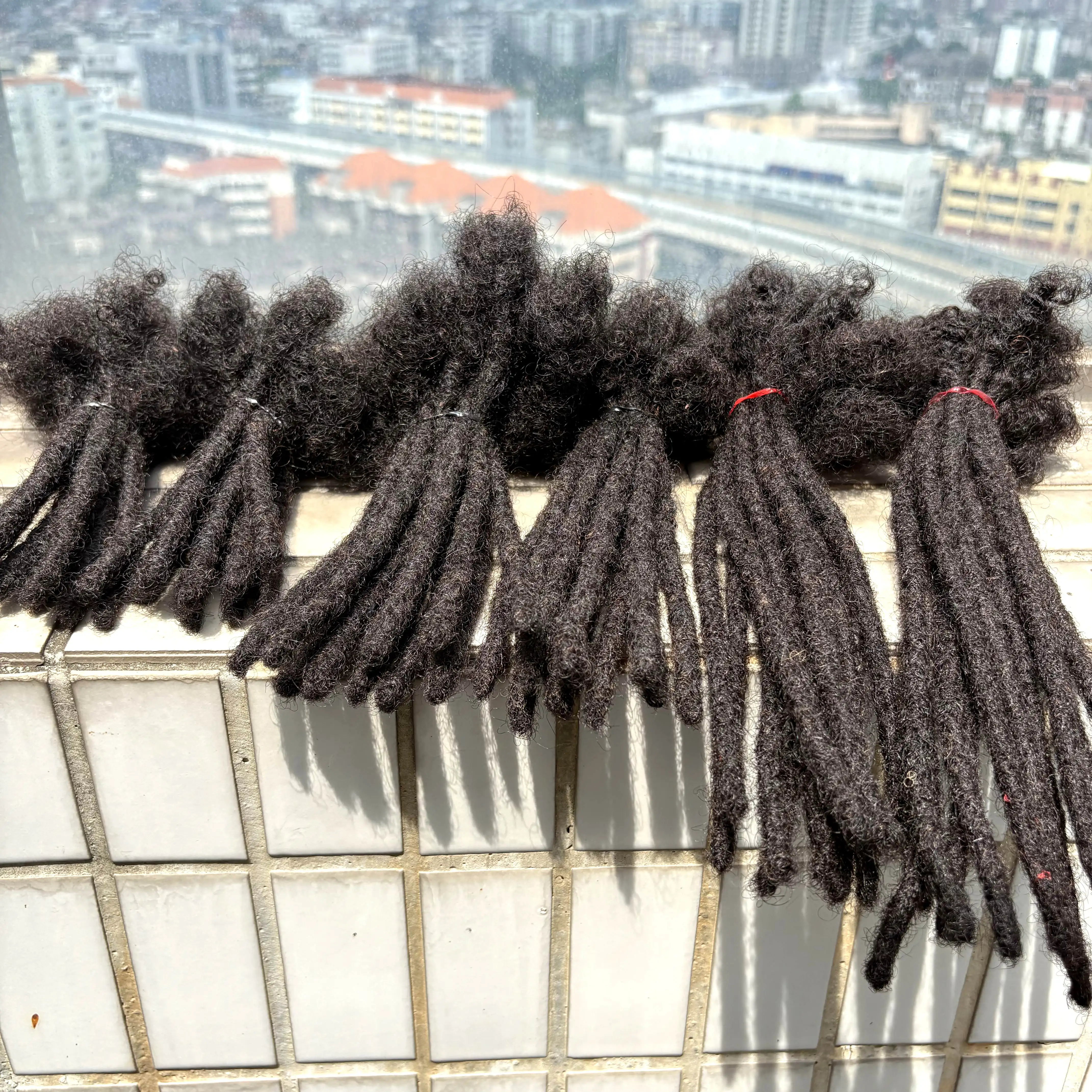 0,6 cm Breite, 10,2–20,3 cm, 100 % Echthaar-Loc-Erweiterungen, 50 Stränge, vollständig handgefertigte Dreadlock-Erweiterungen für Männer, Frauen, Kinder, kann gefärbt werden