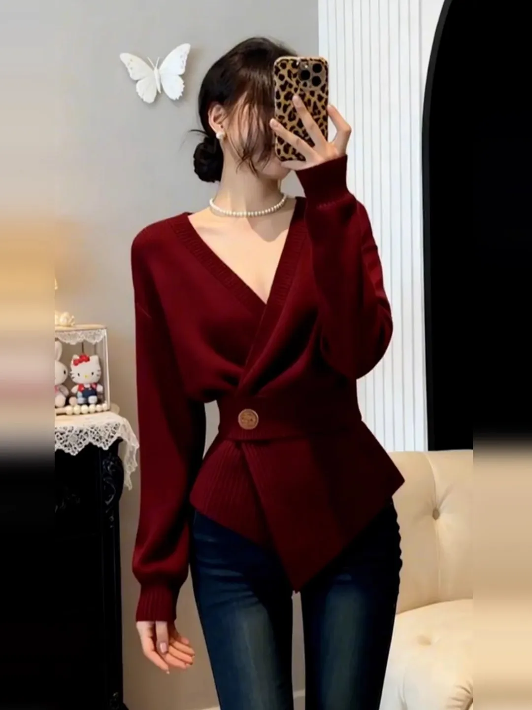 

Красный вязаный свитер с V-образным вырезом в стиле ретро, женский осенне-зимний новый вязаный топ высокого класса с ощущением базового слоя, вязаный топ French Sle Loos...