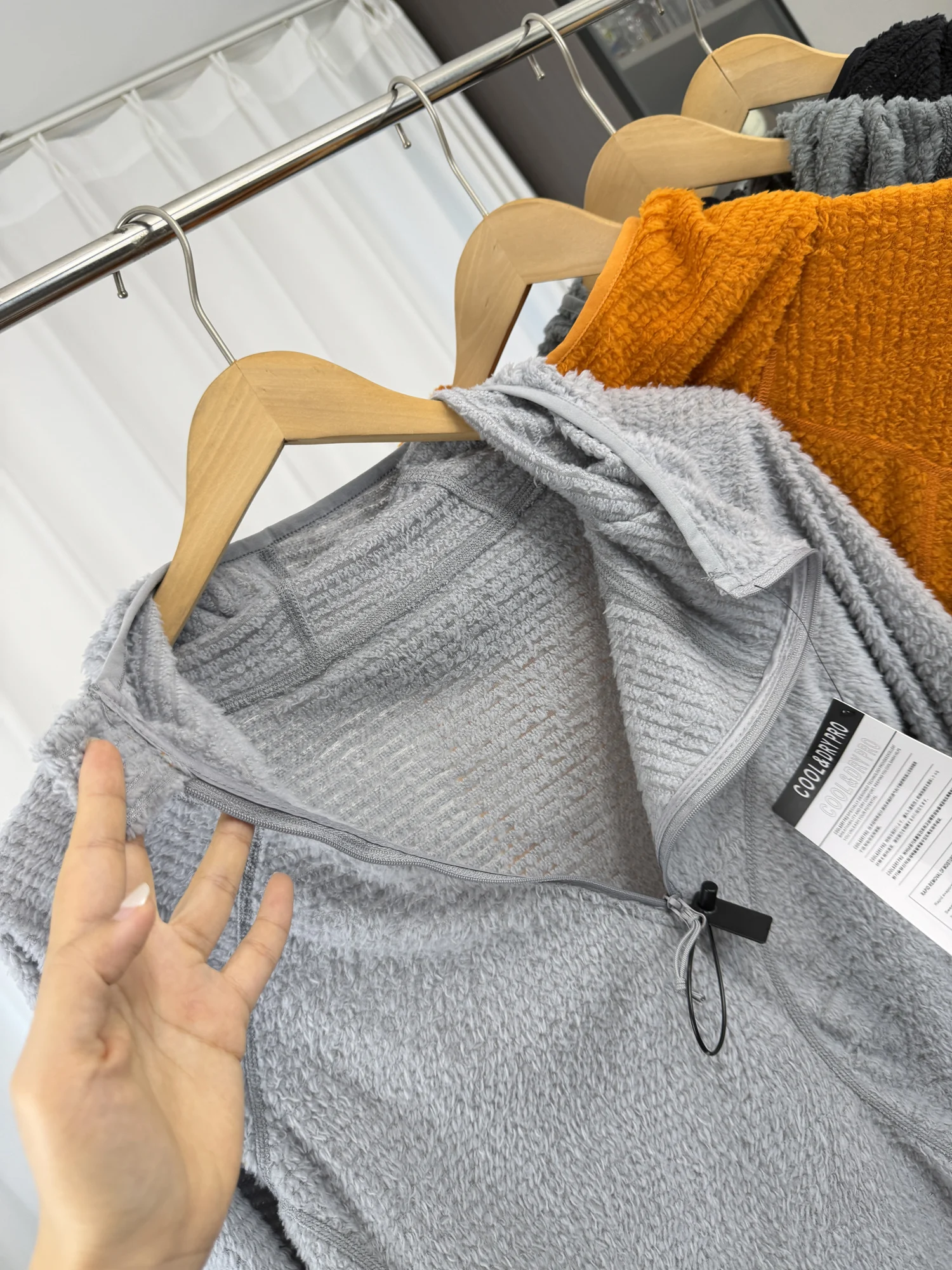 Lightweight Outdoor Unisex Hoodie P-Fleece Base Shirt Fashionable Sweatshirt for Couples Autumn Season Mountain Series - view 3