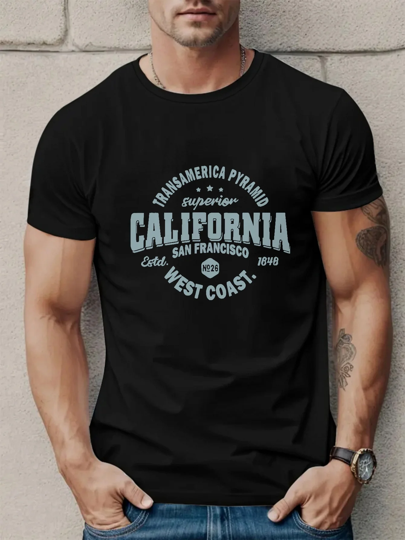 

Светло-голубой прямоугольный фон Белые прямоугольные футболки из чистого хлопка с короткими рукавами и модными рисунками принтов