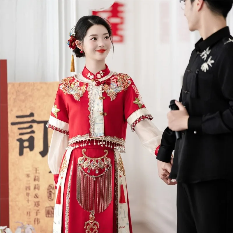 

New Chinese-style toasting red wedding dress going out for a wedding heavy industry and exit set