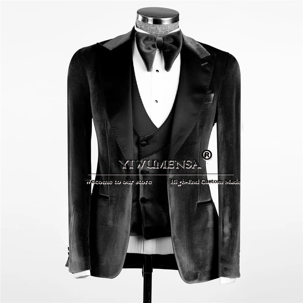 

Elegant Black Velvet Groom Wedding Suits Formal Business Office Peak Lapel Jacket Vest Pants 3 Piece Men's Tuxedos Tailored Made