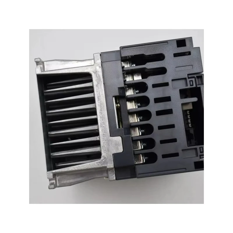 Инвертор быстрой доставки Фазовый преобразователь FR-E720-0,75K Инвертор лифта