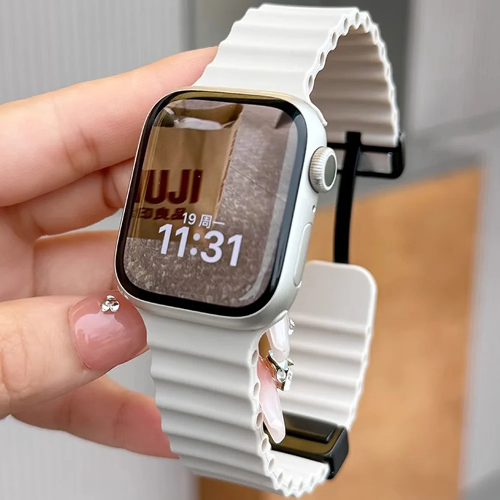 Magnetic Watch Band for Apple Watch Ultra 2 49mm 44mm 45mm 42mm 41mm Silicone Watch Strap for Iwatch series 11 7 8 9 SE 3 Correa