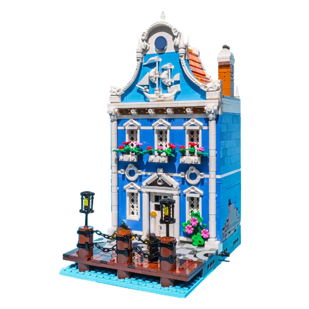 

Blue House with Spacious Kitchen and Solid Hearth 1812 Pieces MOC