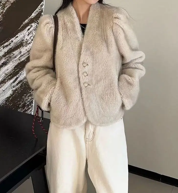 

2025 Autumn/Winter Faux Fur One-Piece V-Neck Single-Button Coat
